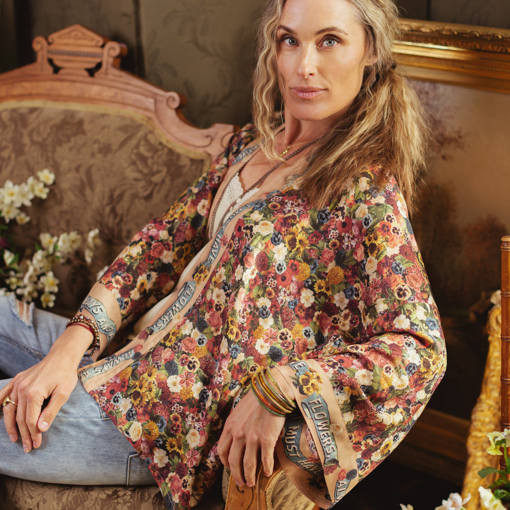 
                  
                    Short kimono featuring a whimsical artist’s palette and over 50 layered flowers from antique seed catalogues, inspired by Claude Monet – Market of Stars.
                  
                