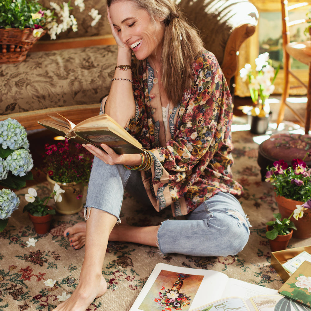 
                  
                    Short kimono featuring a whimsical artist’s palette and over 50 layered flowers from antique seed catalogues, inspired by Claude Monet – Market of Stars.
                  
                