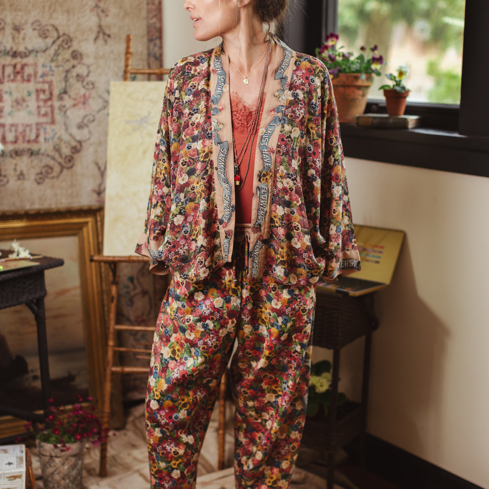 
                  
                    Short kimono featuring a whimsical artist’s palette and over 50 layered flowers from antique seed catalogues, inspired by Claude Monet – Market of Stars.
                  
                