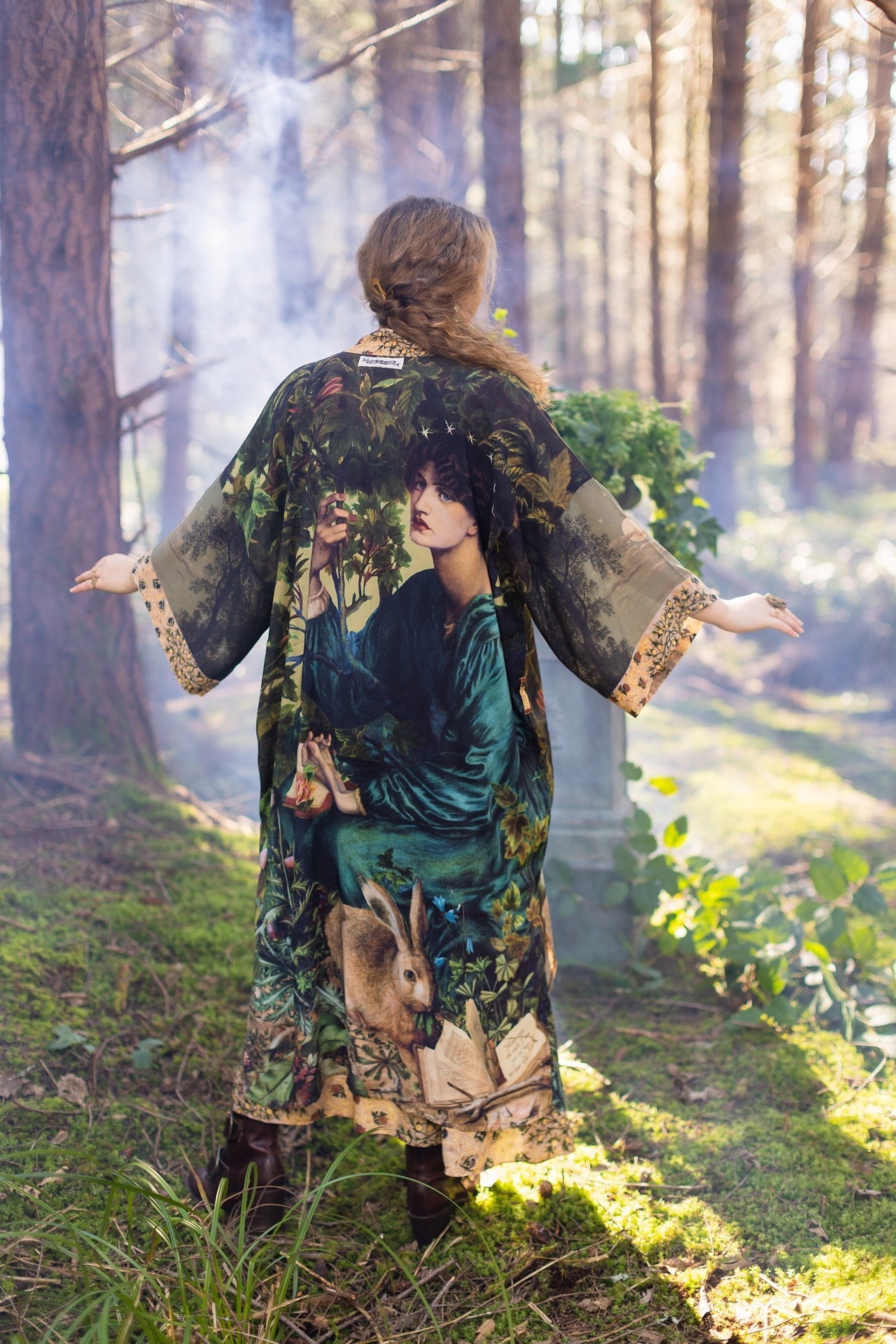 Romantic Bella Notte opera duster featuring Rossetti’s muse, a 16th-century rabbit, moonlit landscapes, and floral trim by William Morris – Market of Stars.
