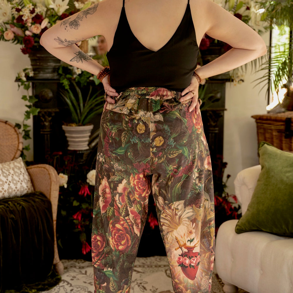 
                  
                    Artfully printed Courage Dear Heart Artist Pants with floral lithographs and hidden messages of love, faith, and courage in a breathable linen blend – Market of Stars.
                  
                