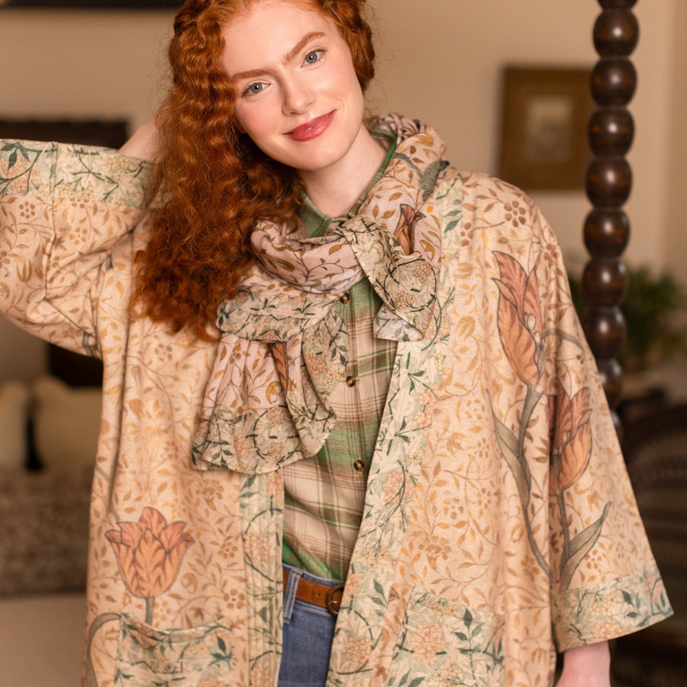 
                  
                    Model in cozy Folklore cottage cardigan featuring Bird-of-Peace embroidery and unfinished William Morris textile art in soft earthy tones – Market of Stars.
                  
                