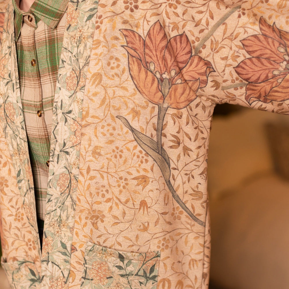 
                  
                    Model in cozy Folklore cottage cardigan featuring Bird-of-Peace embroidery and unfinished William Morris textile art in soft earthy tones – Market of Stars.
                  
                