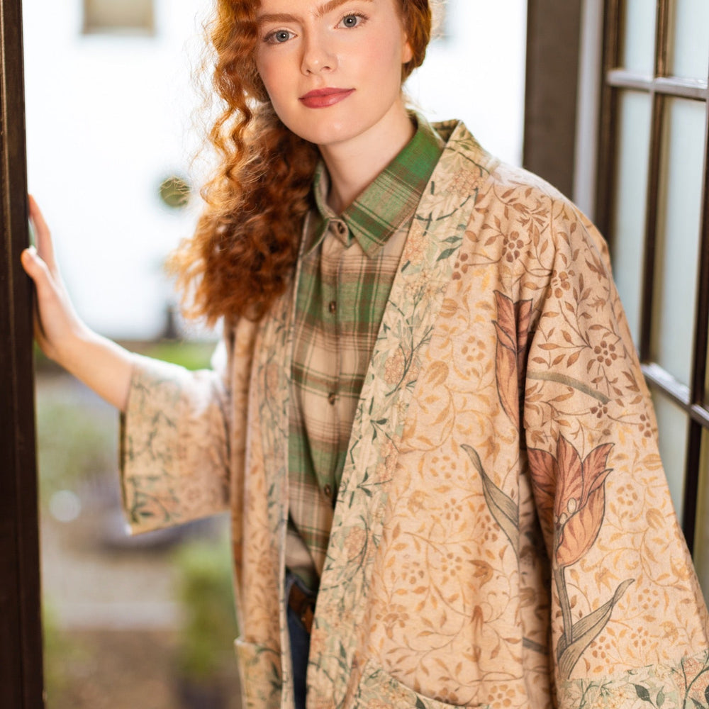 
                  
                    Model in cozy Folklore cottage cardigan featuring Bird-of-Peace embroidery and unfinished William Morris textile art in soft earthy tones – Market of Stars.
                  
                
