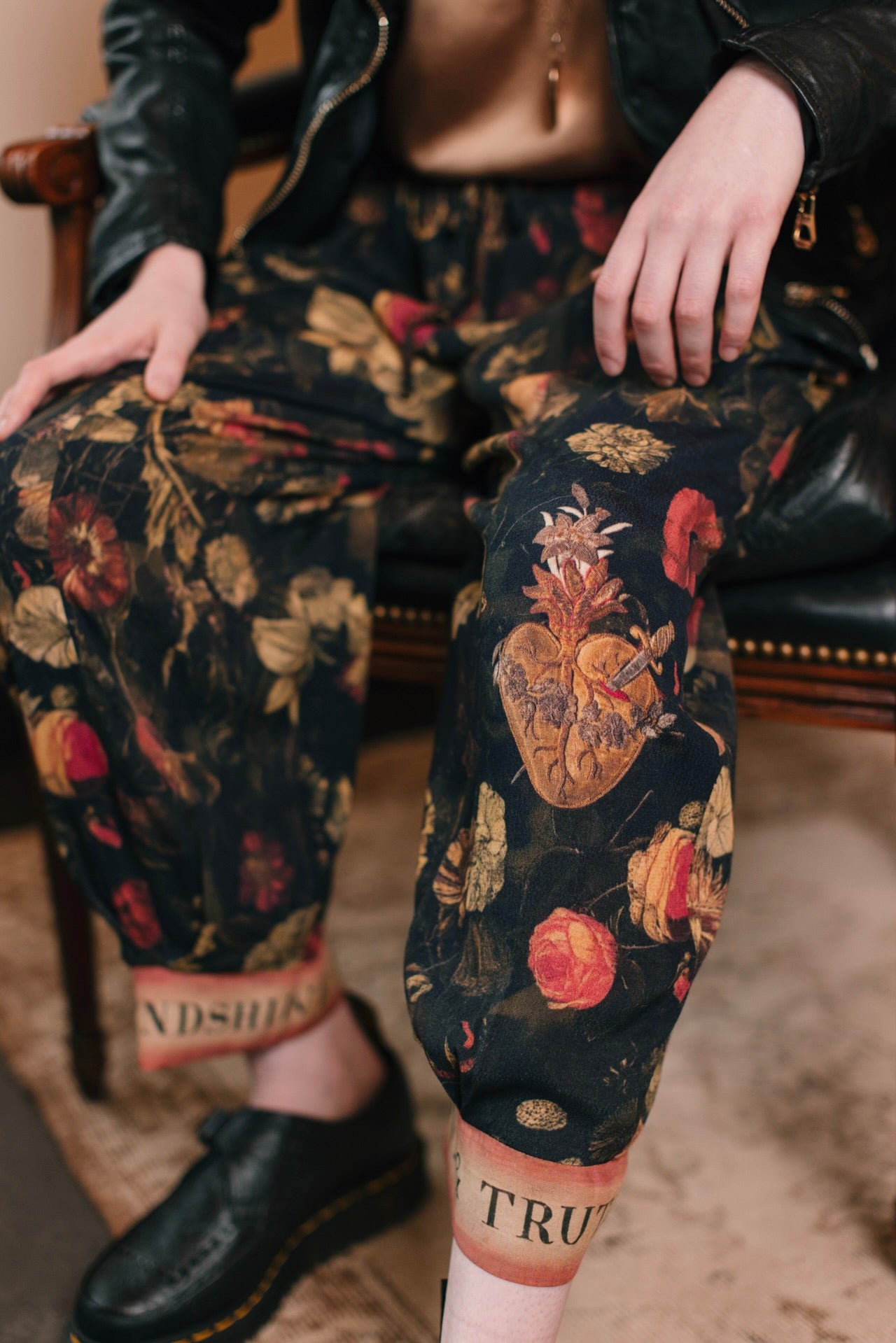 Model wearing a lightweight drapey viscose crepe pant that moves like poetry in motion. Relaxed, romantic and ready for adventure - Market of Stars
