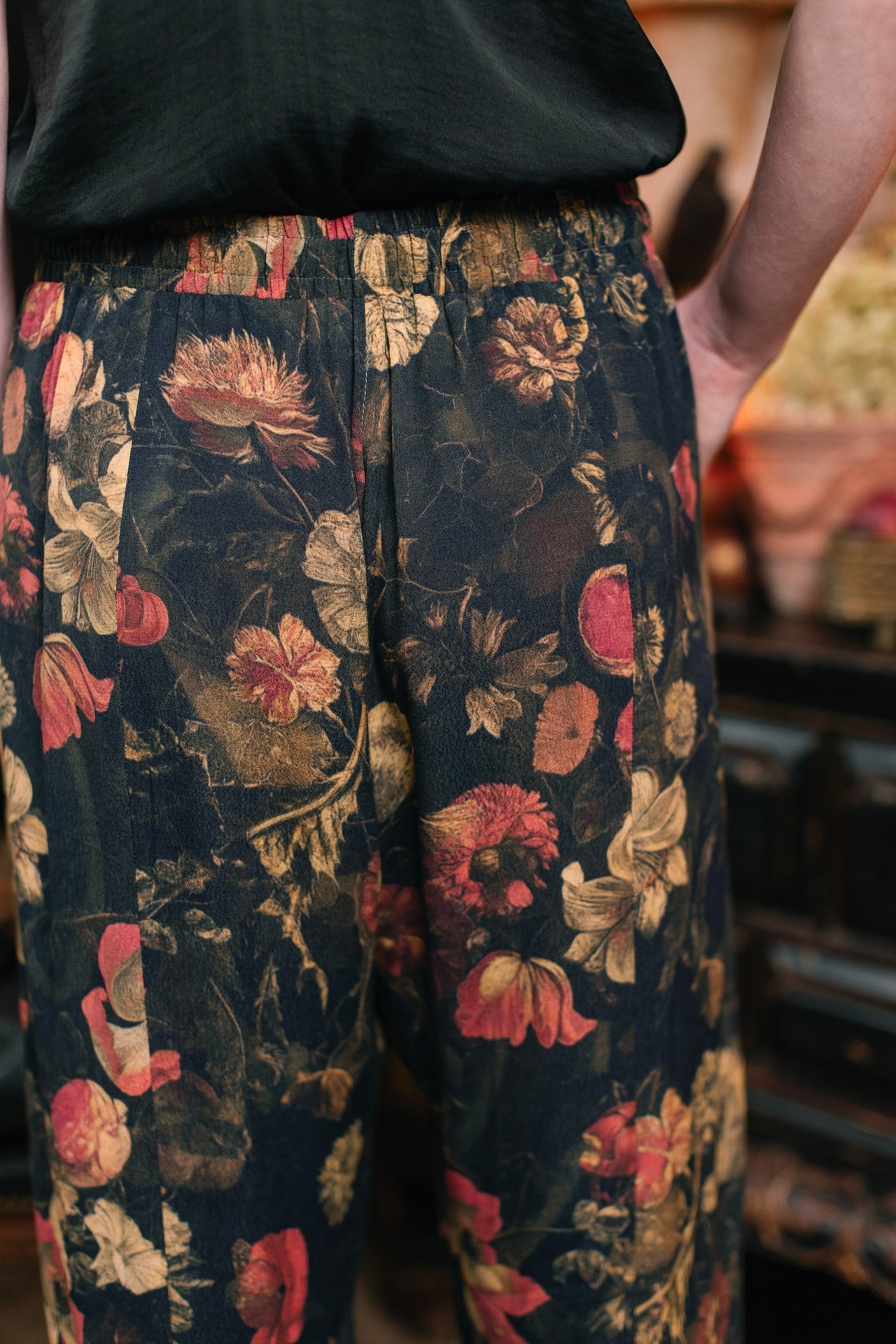 Model wearing a lightweight drapey viscose crepe pant that moves like poetry in motion. Relaxed, romantic and ready for adventure - Market of Stars
