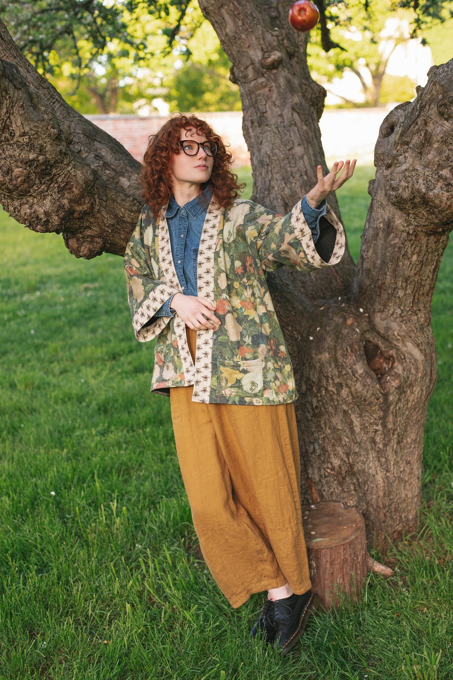 Model wearing the I Dream in Flowers Cottage Cardigan featuring painterly floral artwork and Victorian bumblebee trim, perfect for cozy layering – Market of Stars
