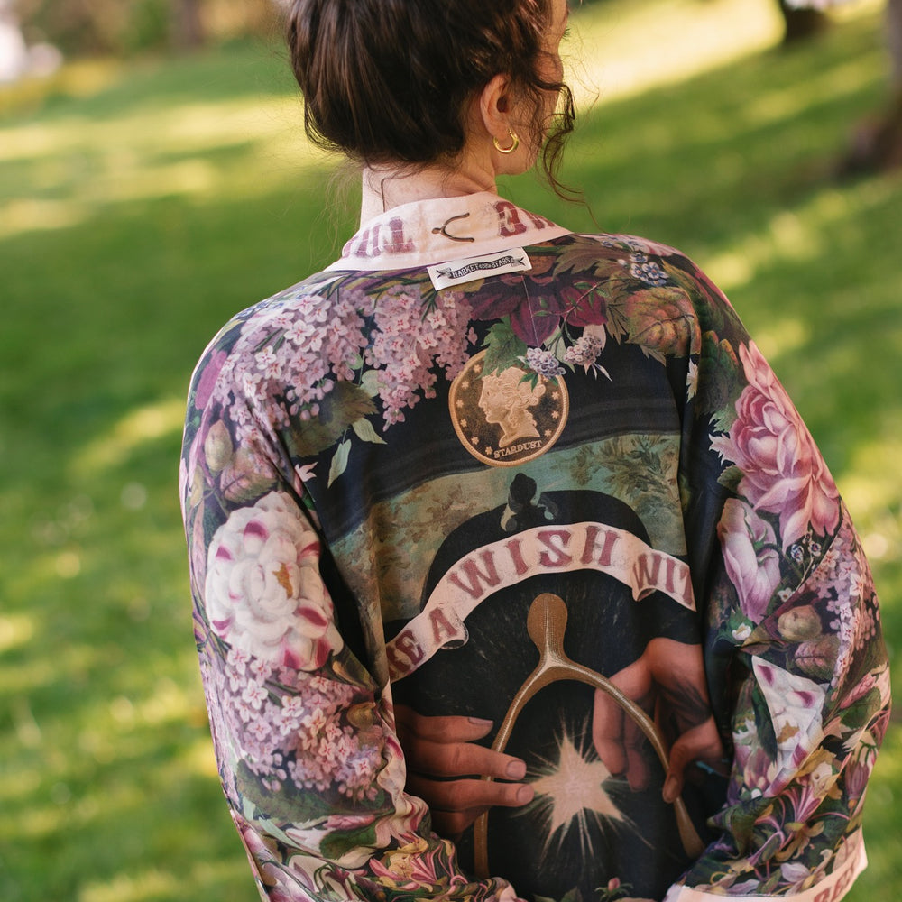 
                  
                    Model wearing cropped kimono featuring gold wishbone–vintage coin–evening star–dandelion–and spring floral collage with “Make a wish” banner – Market of Stars
                  
                